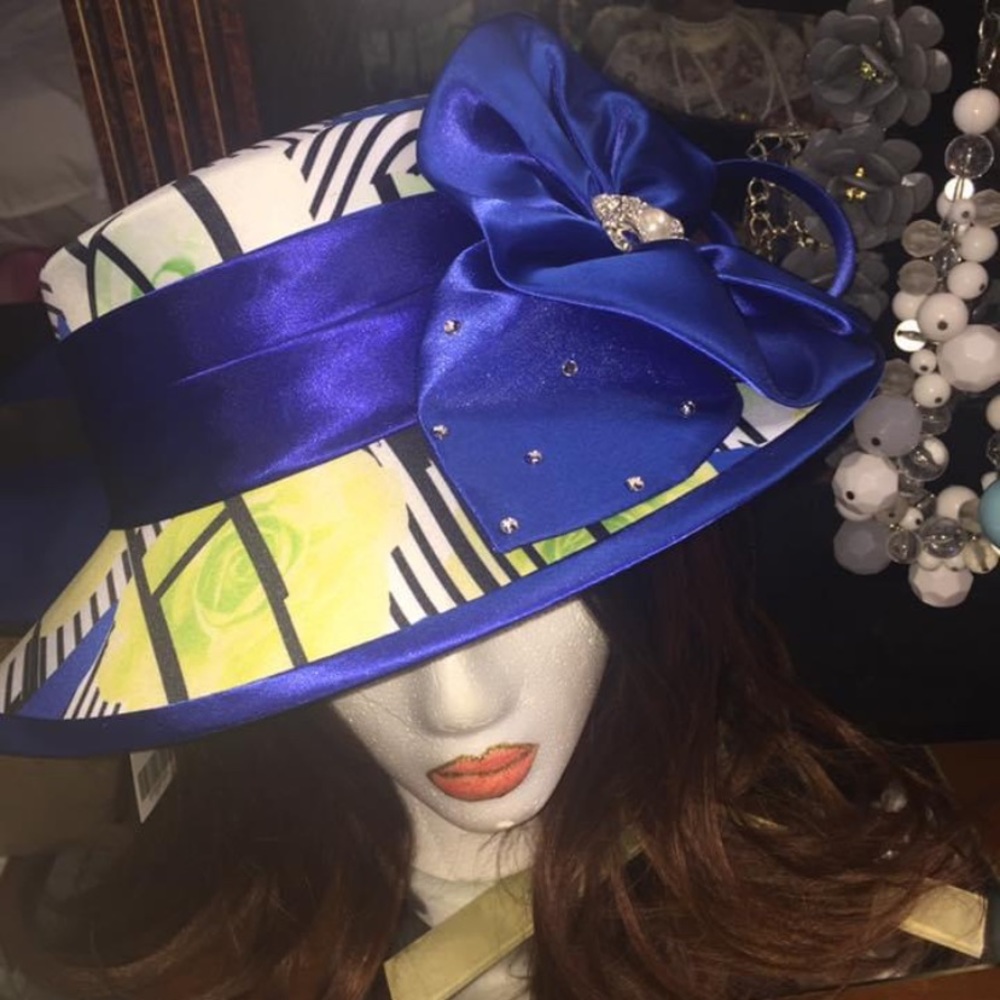Beautiful & Classy Ladies Dressy Hat! 👒